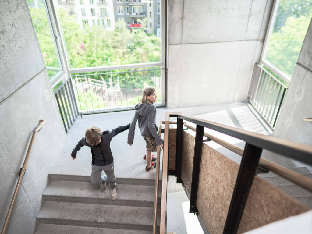 annie-heuser-gebaeude-treppenaufgang